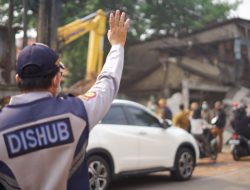 PemKot Bekasi Tertibkan Bangunan Liar Di Sepanjang Bantaran Kali Harun
