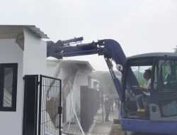 Klaster Mewah di Area Lapas Cibinong Akhirnya Diratakan Pakai Alat Berat