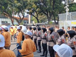 Petani Tebu Sampaikan Aspirasi Saat Aksi Di Monas Mendapat Pengamanan Petugas
