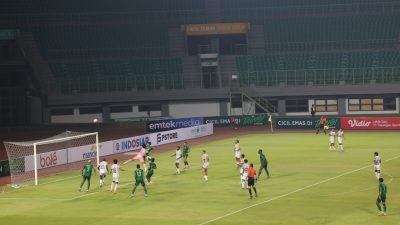 Laga Perdana Adhyaksa Bekasi FC VS Persikad Depok Di Stadion Candrabaga Berlangsung Sengit