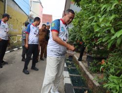 Terima Laporan Warga Terjadi Penyempitan Saluran, Tri Adhianto Cek Lokasi di Perumahan Mandosi Permai Jatiluhur