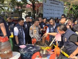 Polisi Grebek Rumah Produksi Oli Palsu di Jakarta Barat