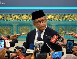 Sikap Saya Tetap Radical Break, Cuma Pindah dari Luar ke Dalam Kata Rocky Gerung
