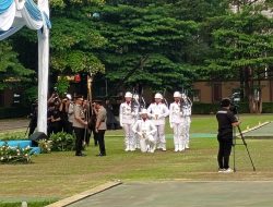 Kapolri Suyudi Ario Seto Terima Panji Tribrata dari Listyo Sigit Prabowo