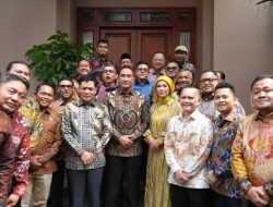 Kediaman Kapolri Suyudi Dikunjungi Komisi III DPR RI Tunaikan Tradisi