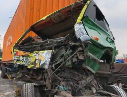 Korban Luka Berat Patah Kaki 1 Orang Akibat Kecelakaan Beruntun 15 Kendaraan di Tol Cipularang