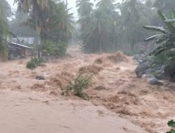 Diterjang banjir, 672 Warga Terpaksa Mengungsi di Tenda, Musala dan Warung