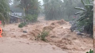 Diterjang banjir, 672 Warga Terpaksa Mengungsi di Tenda, Musala dan Warung