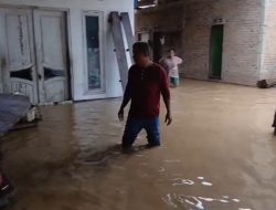 Lebih 100 Jiwa Dievakuasi Akibat Banjir Bandang di Padang