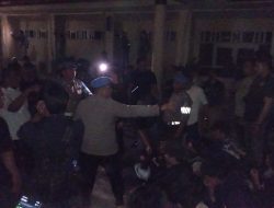 Demo di DPRD DIY Berakhir Ricuh dengan Lemparan Batu dan Nyalakan Petasan