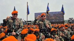 Disuguhi Aksi Pasukan Baret Jingga di Bandung, Panglima TNI dan Kapolri Resmi Sandang Brevet Komando Korpasgat