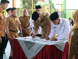 Wali Kota Bekasi Hibahkan BMD Senilai Rp.2,7M Kepada Kemenag Kota Bekasi