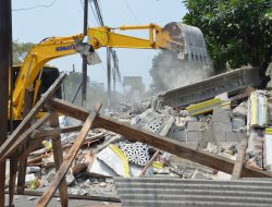 Pemkot Bekasi Bongkar Bangli Tanah Apit di Atas Lahan PJT II